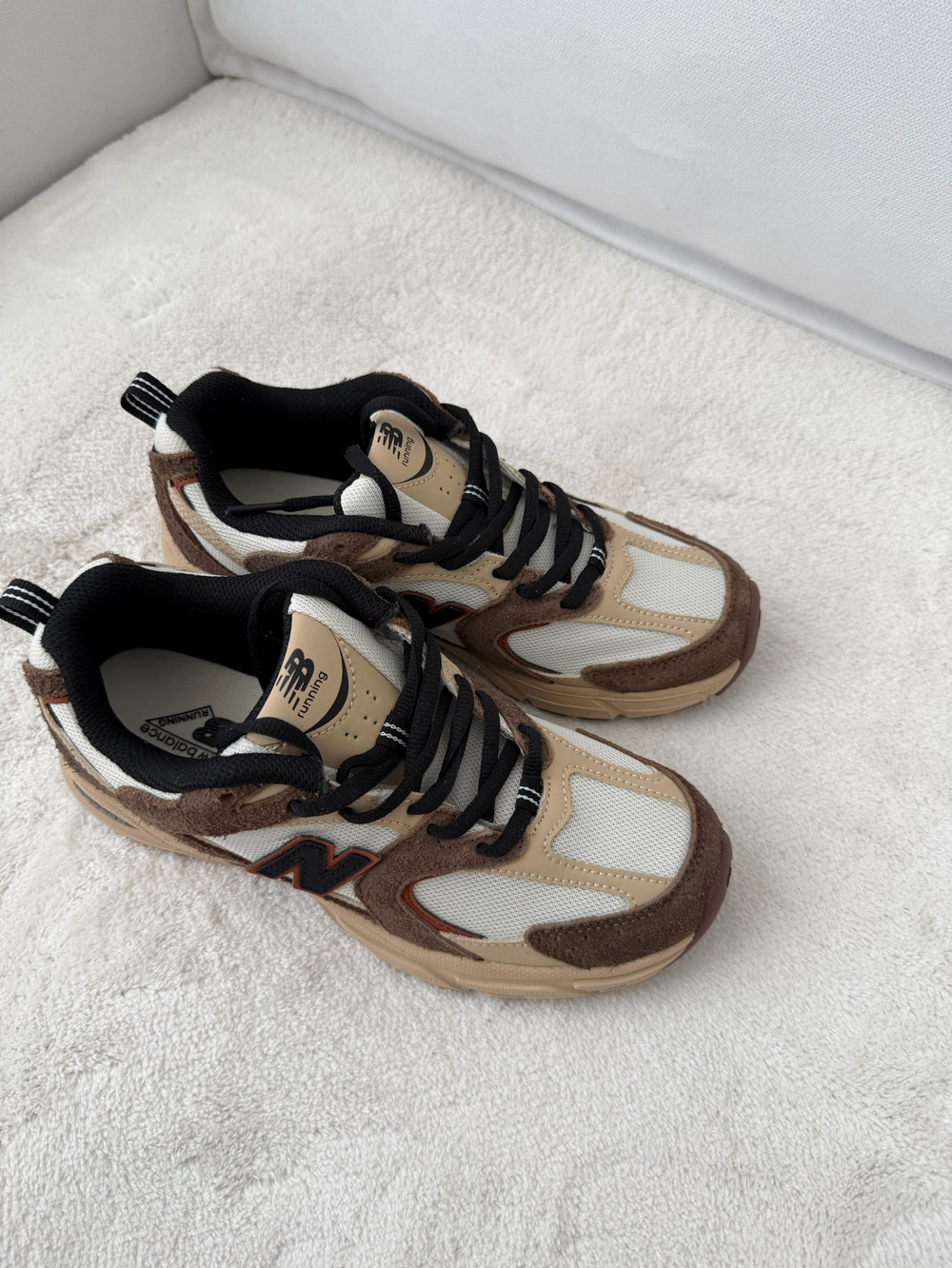 Кроссовки из натуральной замши