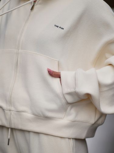 Молочный спортивный костюм The Puh