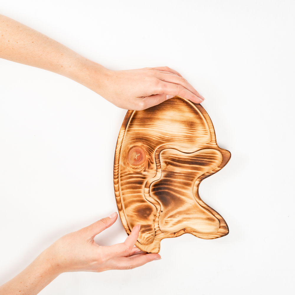 Менажница деревянная из сибирского кедра для подачи блюд и закусок с гравировкой "ЛИСИЦА". MG108