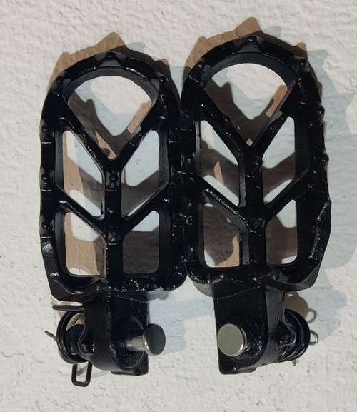 Подножки водителя в сборе (пара) мотоцикл Эндуро BSE Z1