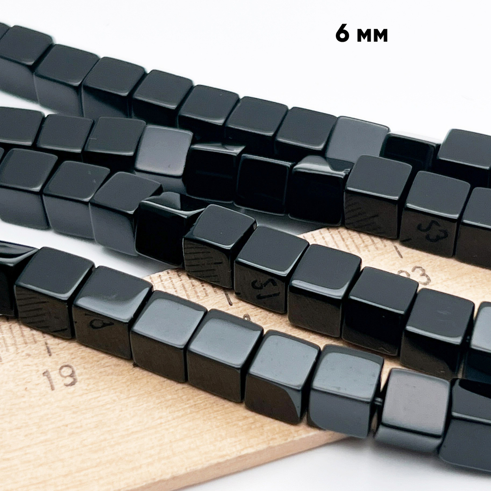Халцедон тонированный черный бусины, куб, размер около 6,2 мм, цена за 15 шт (1/4 нити)