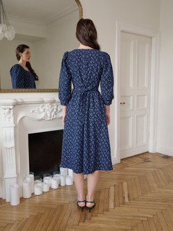 Платье с вырезом-сердечко