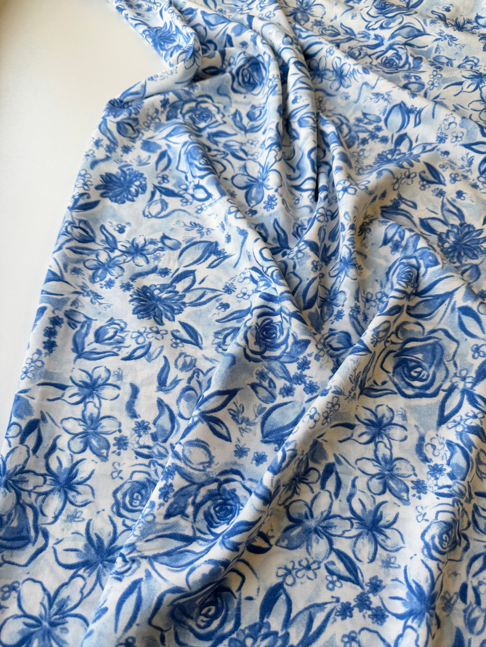 Вискоза (штапель) Фарфоровые розы