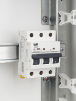 ARMAT Автоматический выключатель M06N 3P D 25А IEK