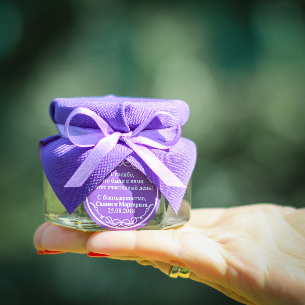 Набор комплиментов для гостей на свадьбе: бонбоньерка с медом (140 г) + шоколадка (20 г)