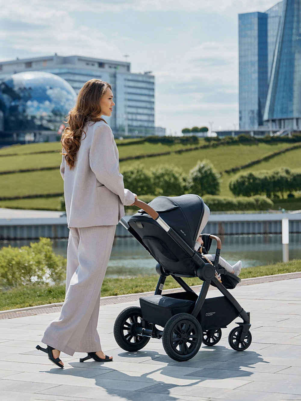 Детская коляска Happy Baby Mommer Pro 2 в 1 Dark grey