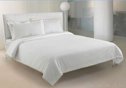 Описание товара	Редактировать Редактировать Название товара Элитное постельное белье Gold белое от Roberto Cavalli Свернуть  SEO параметры Название товара в URL /product/elitnoe-postelnoe-belie-gold-beloe-ot-roberto-cavalli   Канонический URL /collection/postelnoe/product/elitnoe-postelnoe-belie-gold-beloe-ot-roberto-cavalli   Тег title Элитное постельное белье Gold белое от Roberto Cavalli Италия   Мета-тег keywords Комплект элитного постельного белья Gold от Roberto Cavalli, Комплект элитного постельного белья Италия, Комплект элитного постельного белья Хлопок, Комплект элитного постельного белья Сатин   Мета-тег description Комплект элитного постельного белья Gold от Roberto Cavalli Италия. Подари себе комфорт и роскошь с элитным комплектом постельного белья Gold от итальянской фирмы Roberto Cavalli.  Краткое описание Голд от Роберто Кавалли Сатин-Хлопок Италия  Полное описание Элитное постельное белье Gold белое от Roberto Cavalli Италия