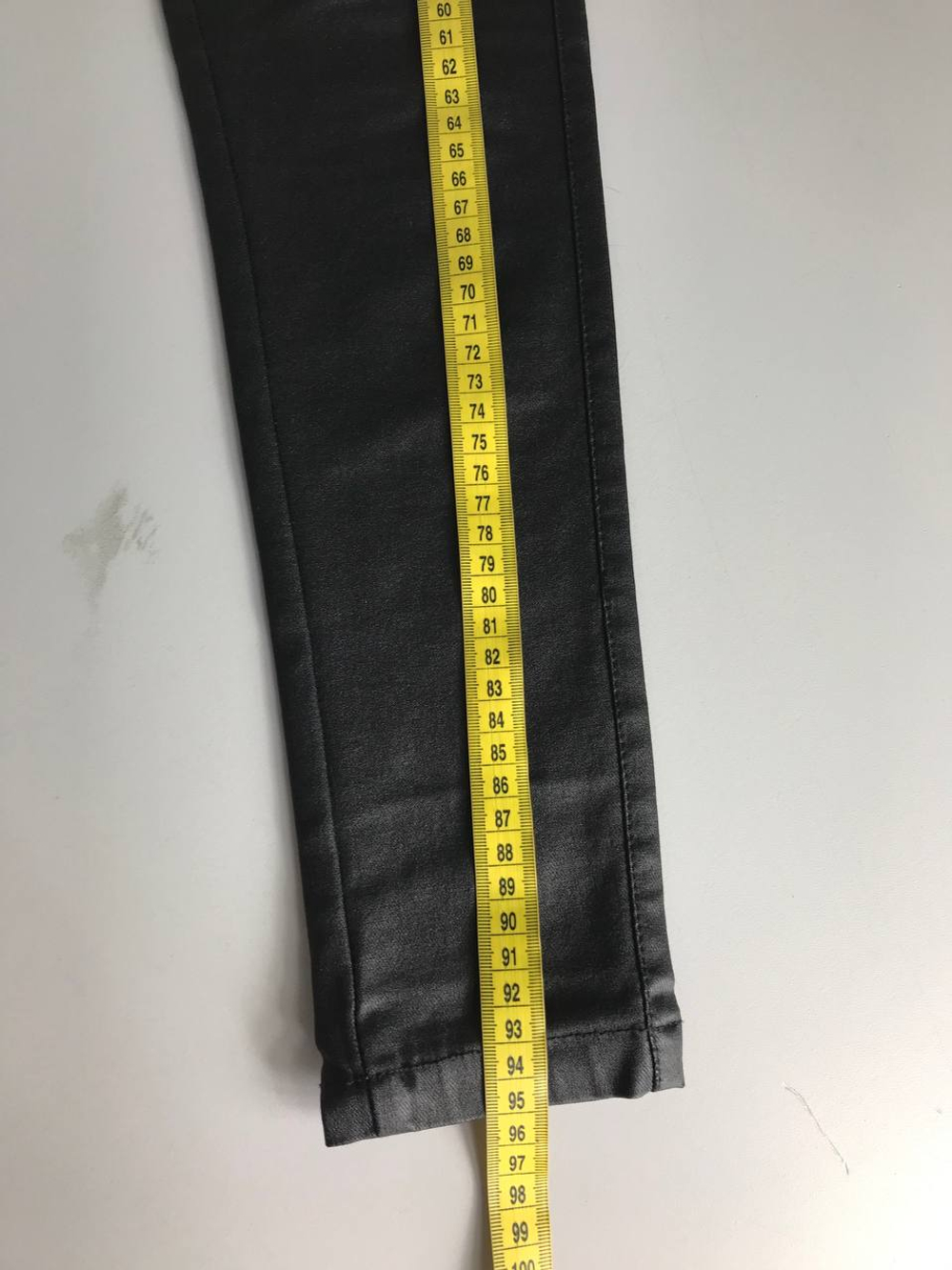 Джинсы обтягивающего кроя, визуально на 40/42 размер