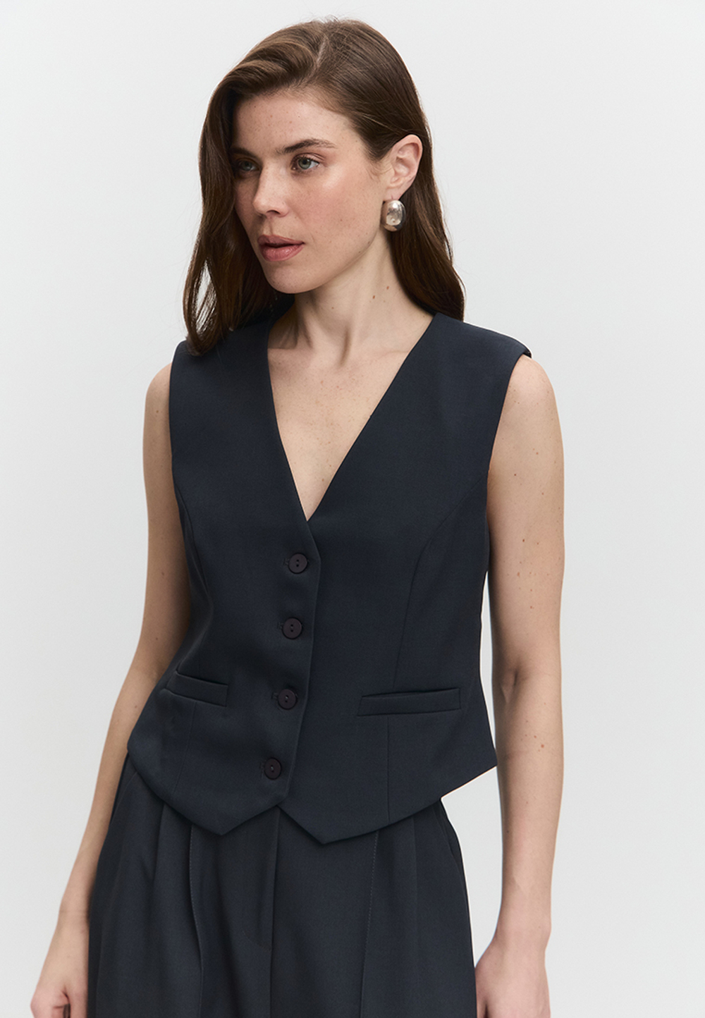 Жилет приталенный