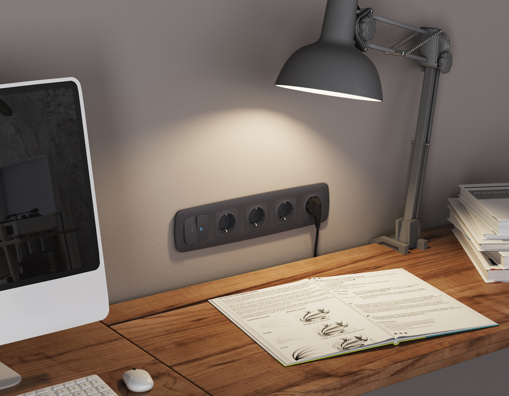 MO907010 Комплект механизма электрической розетки OMEGA Графит мягкое касание с/з с шторками QUANT (OP9070, VM141)