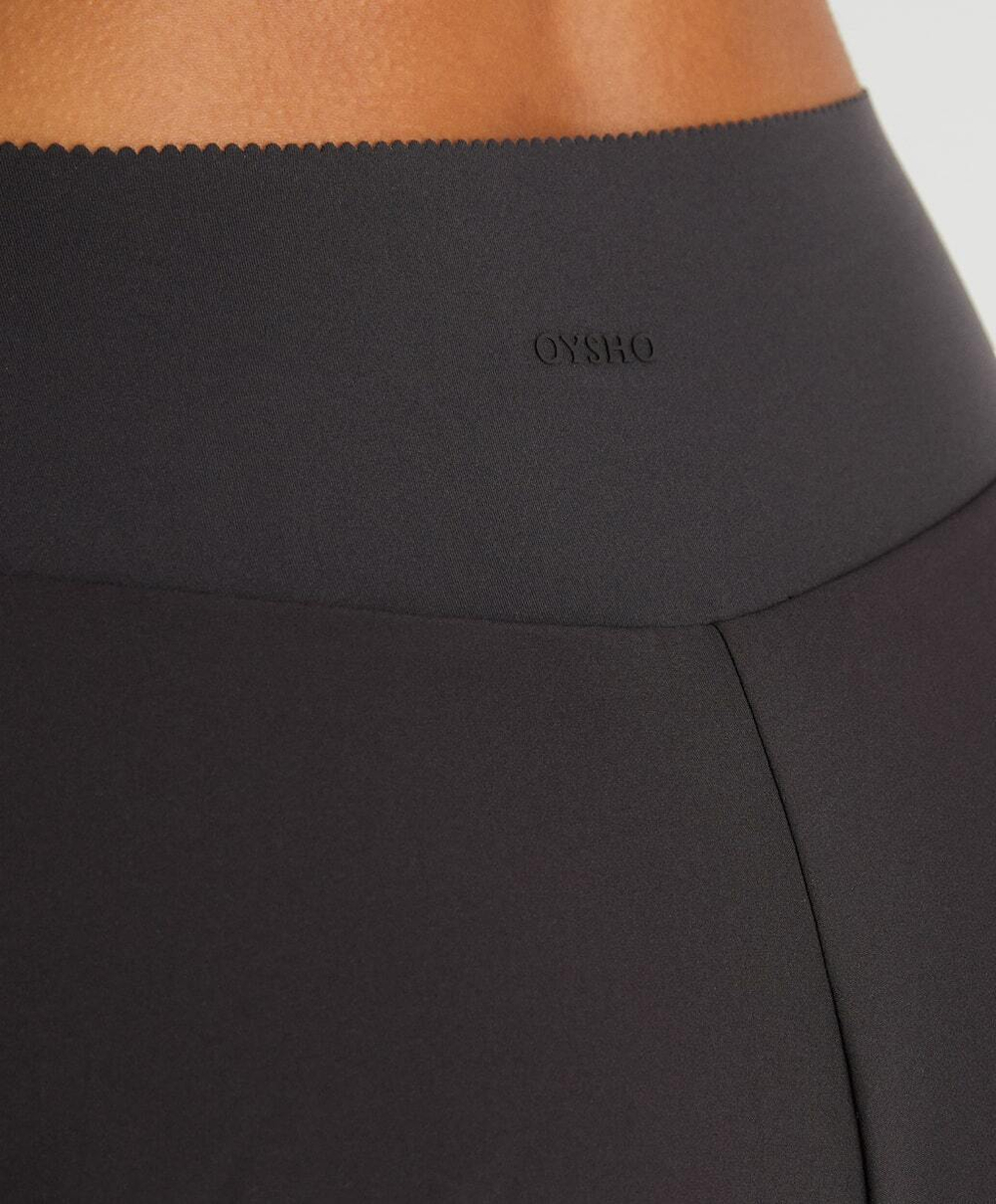 OYSHO Шорты Compressive Pocket, черный