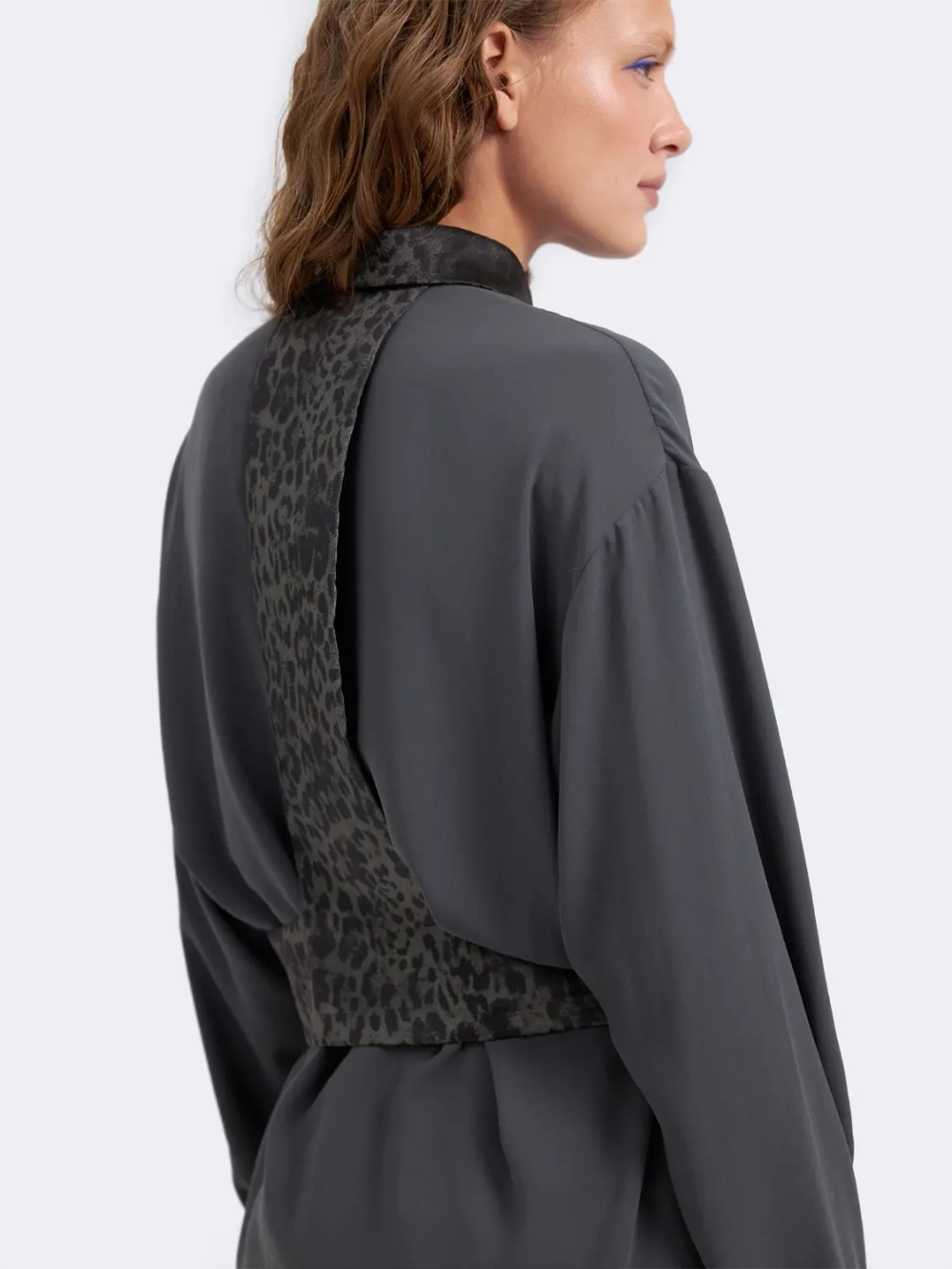 Блуза темно-серая с леопардовой отделкой Ola Ola OLA OLA