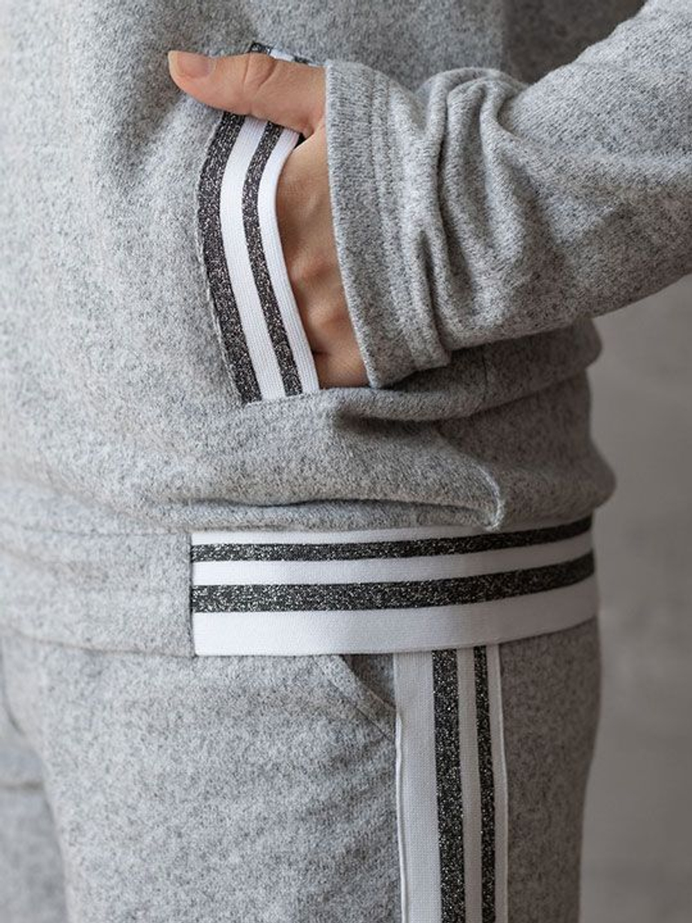 Женская кофта–худи на молнии