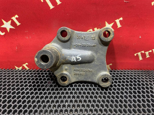 Кронштейн переднего стабилизатора