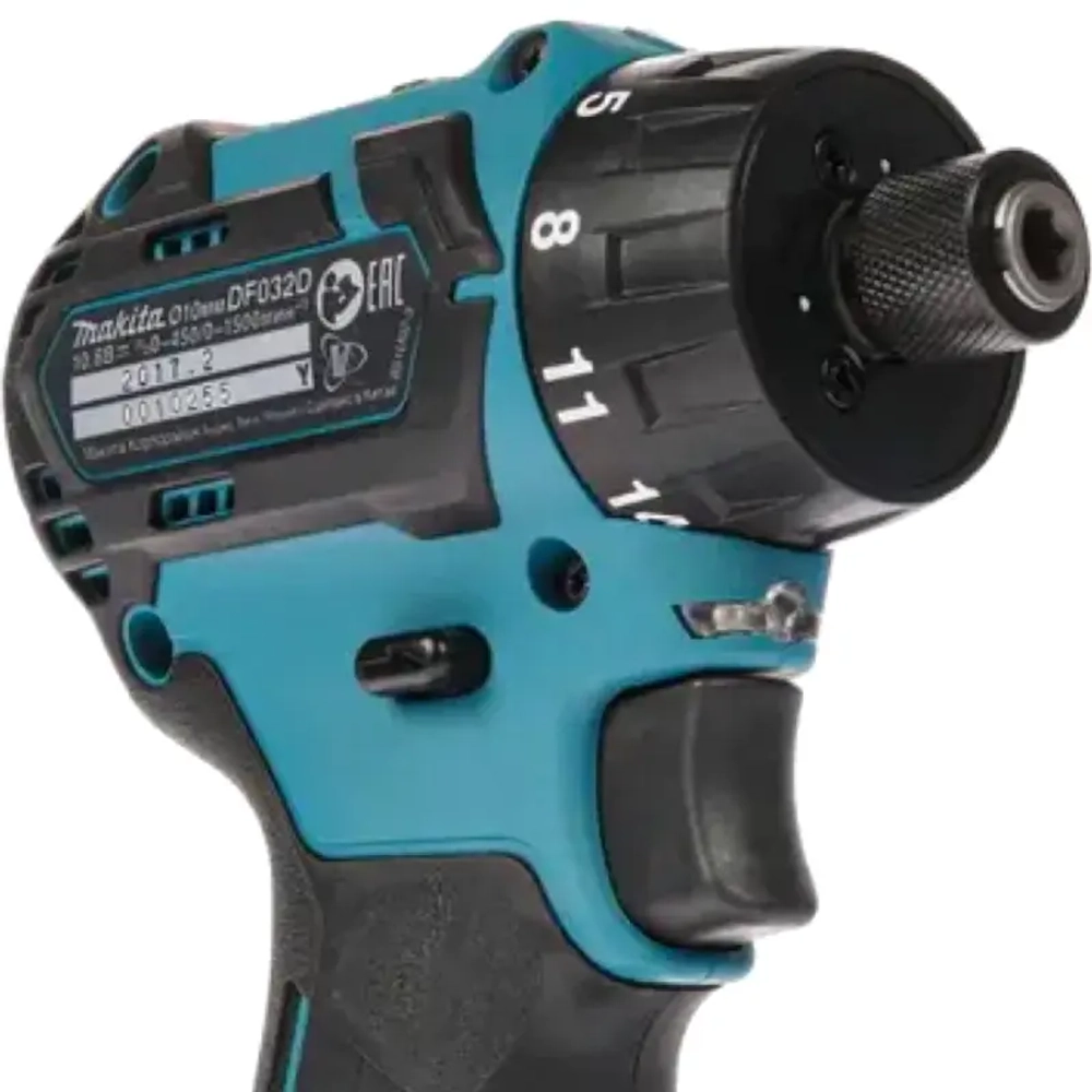 Makita DF032DWME аккумуляторная дрель-шуруповерт (2 x 4 Ач, ЗУ)