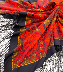 Платок из уплотненной шерстяной ткани