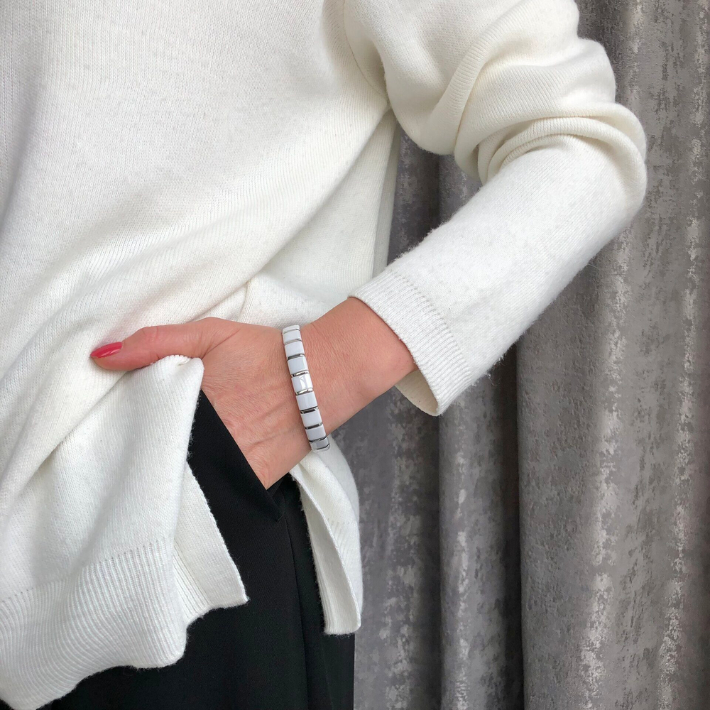 Браслет из белой керамики.