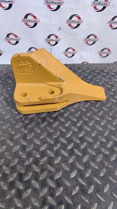 Зуб болтовой C41B44 боковой правый