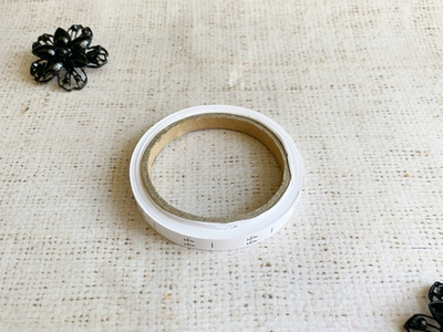 Размерники полиэстер 44, 10х25мм в рулоне 300 шт (+/-30шт).