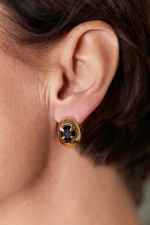 Серьги пусеты кресты из черных кристаллов в золотом овале