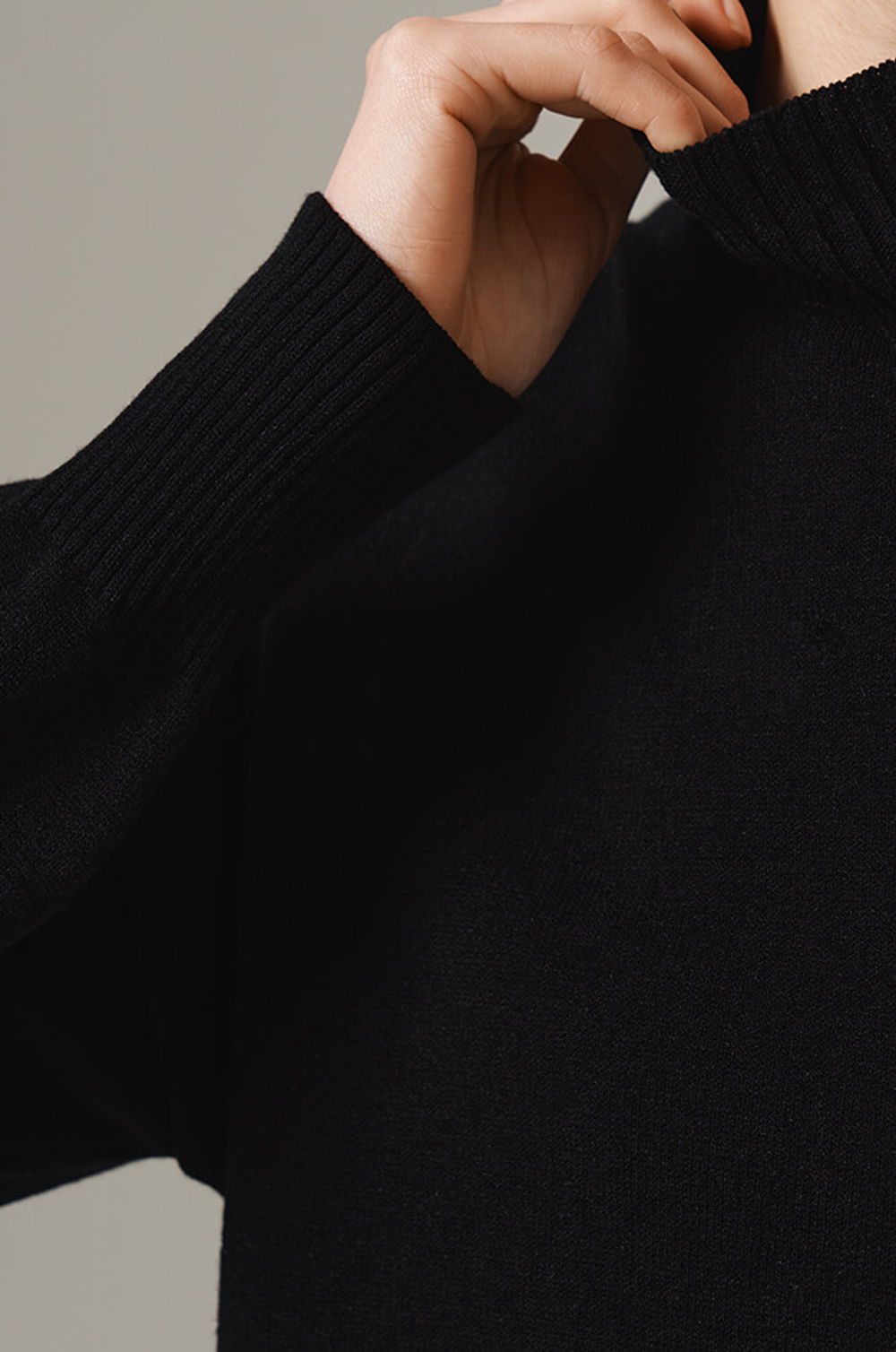 23129 Свитер женский (черный)