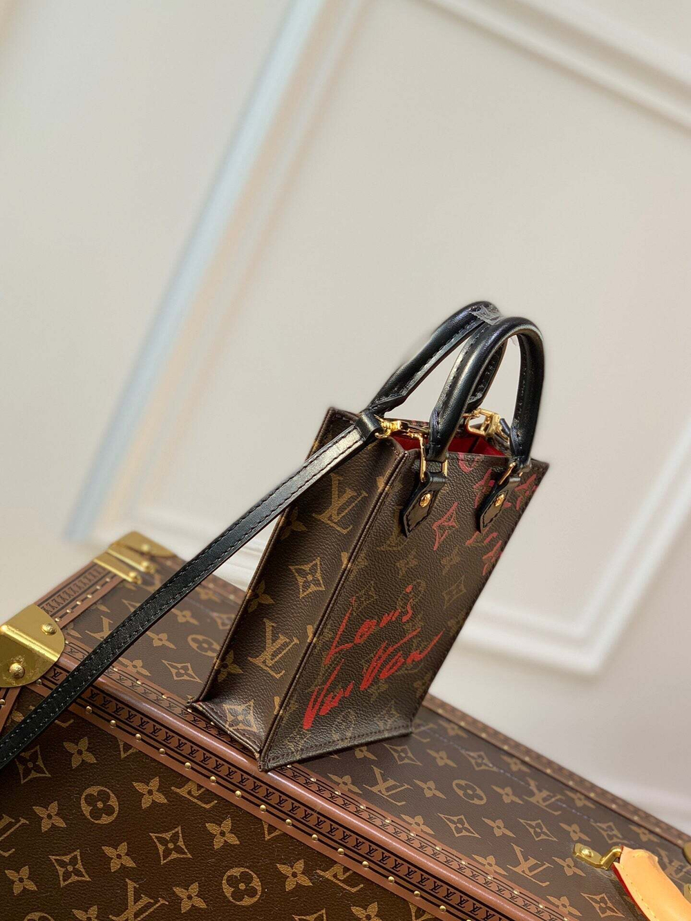 Louis Vuitton Petit Sac Plat