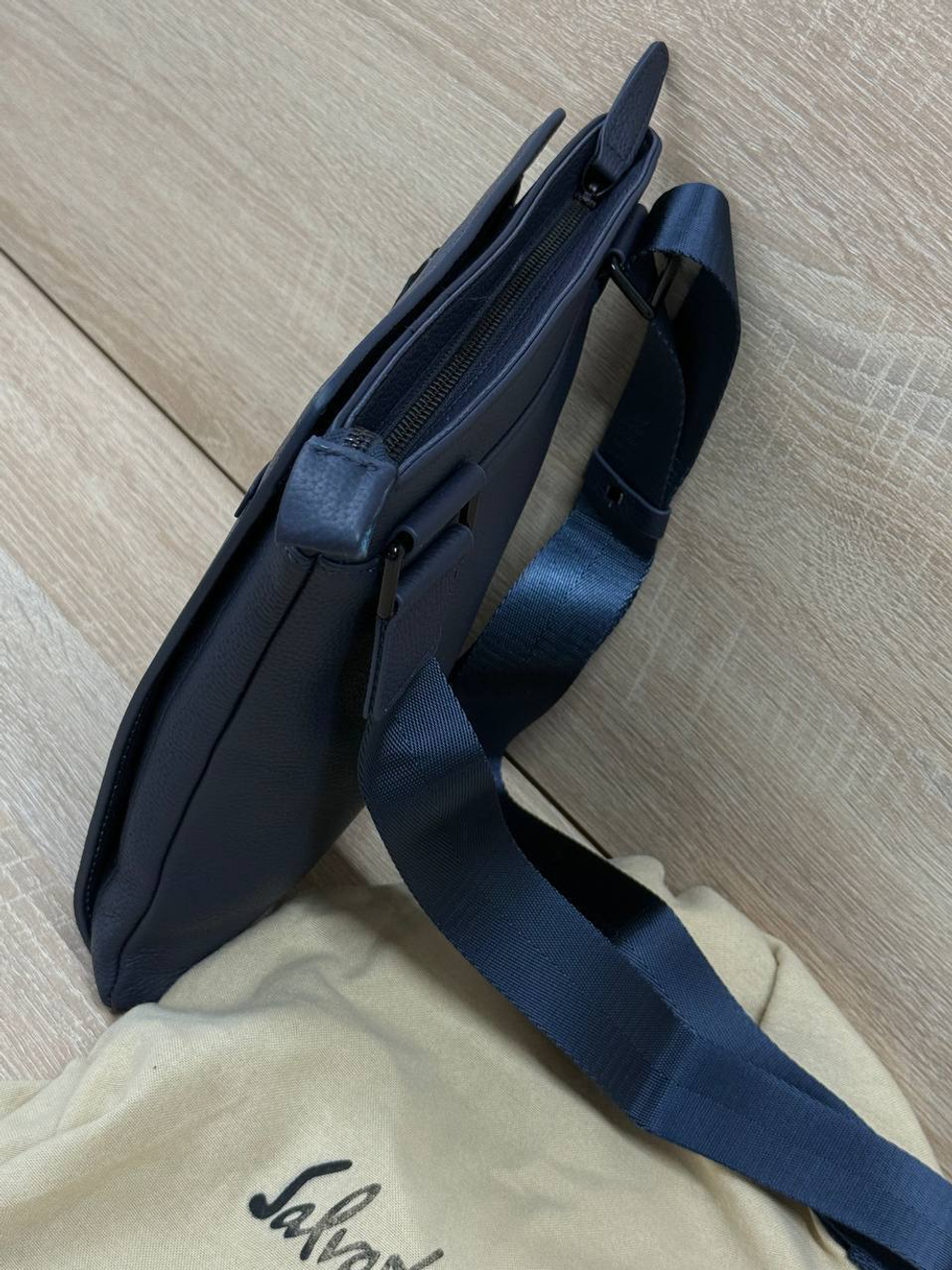 Сумка-мессенджер Salvatore Ferragamo