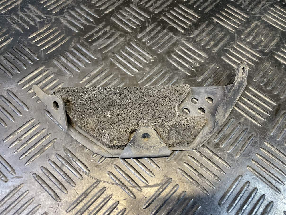 Пластик нижний Suzuki GSR400 (GK7DA).