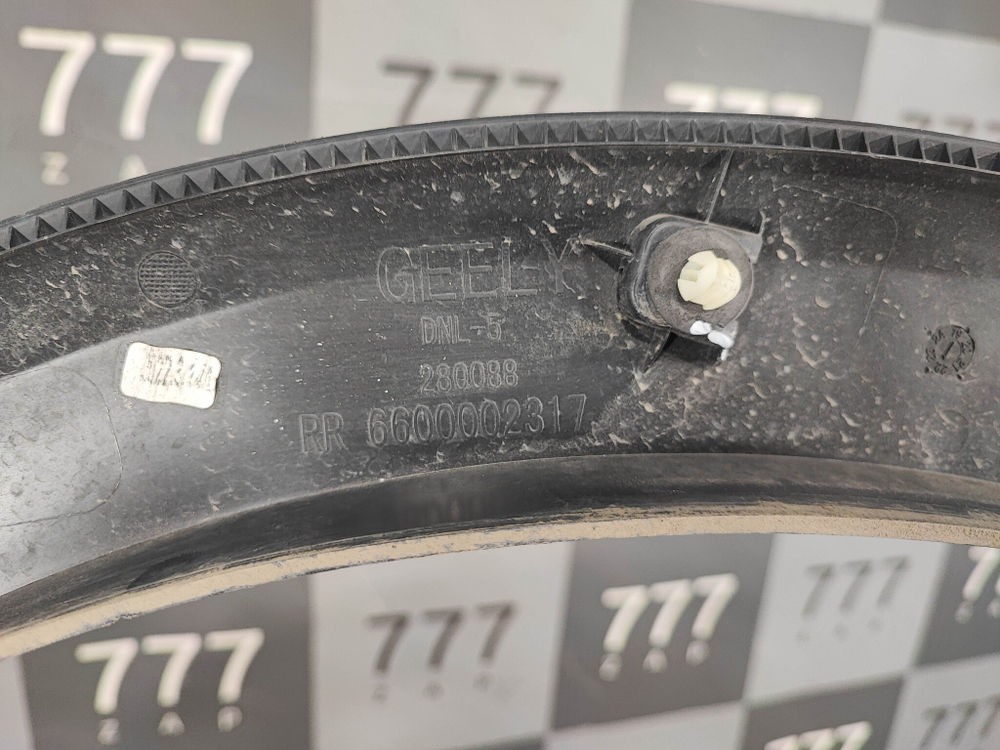 Накладка крыла заднего правого Geely Tugella 19-нв Б/У Оригинал 6073068300