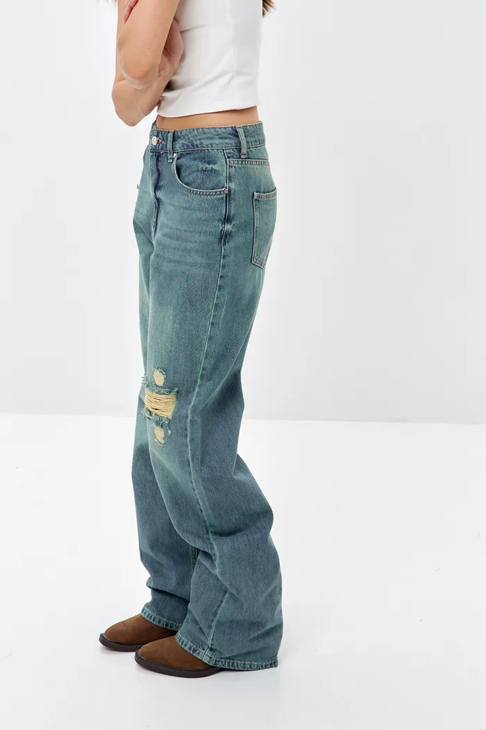 Джинсы wide leg с потертостями сине-зеленого цвета