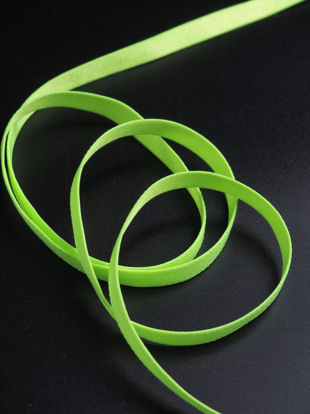 Резинка бретелечная желто-зеленая неоновая глянцевая ширина 10 мм