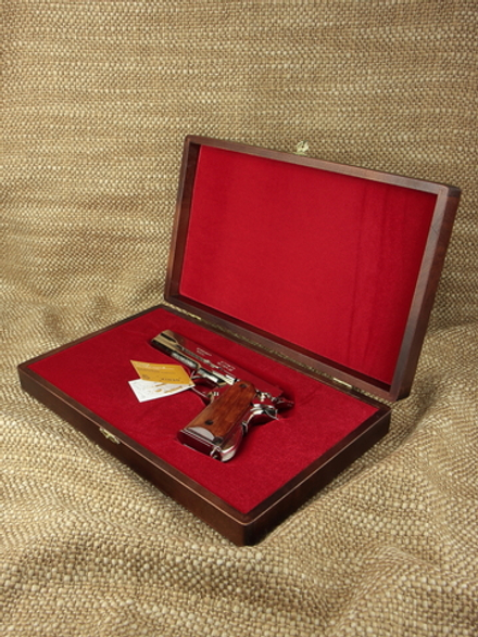 Denix Пистолет авт. "Кольт-45" хромированный, в подарочном футляре