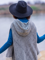 Пончо шерстяное с капюшоном (светло-серое)