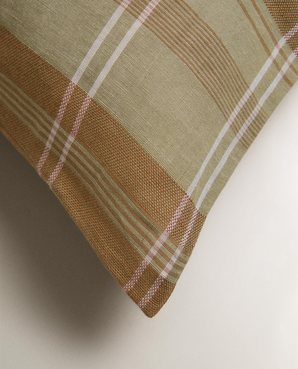 Zara Home наволочка декоративная из льна, зелёный, в клетку, 45x45 см