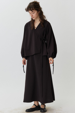 Блузка на запах из шоколадной шерсти