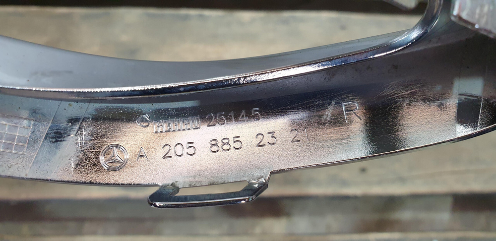 Насадка глушителя правая Mercedes C (W205) 14-18 Б/У Оригинал A2058852321