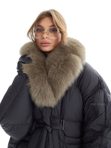 Черный пуховик летучая мышь с серым мехом