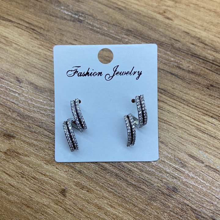 Серьги-гвоздики завиток циркон в 2 ряда полоска эмаль черная металл серебристый
