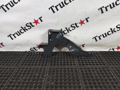 Кронштейн бампера левый