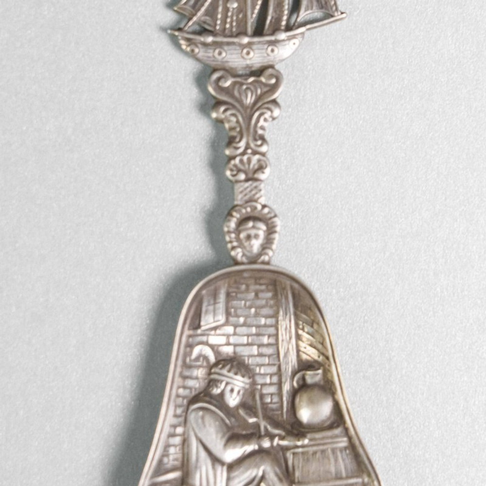 Памятная ложка с изображением корабля