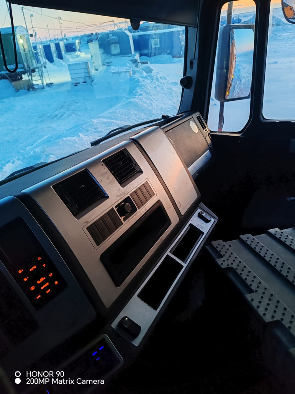 Shacman (Shaanxi) SX* 6x4 Самосвал SX3258DR384 (Дизельный, 9,7 л, 336 л.с., МТ)