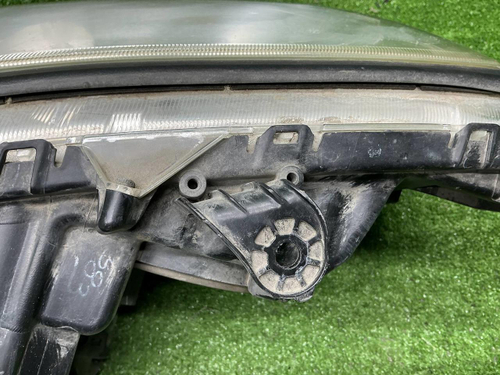 Фара левая Mitsubishi Pajero Sport 2 13-16 ксенон