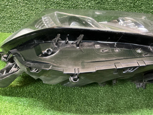 Фара правая Toyota Camry xv70 (2017-н.в.) LED