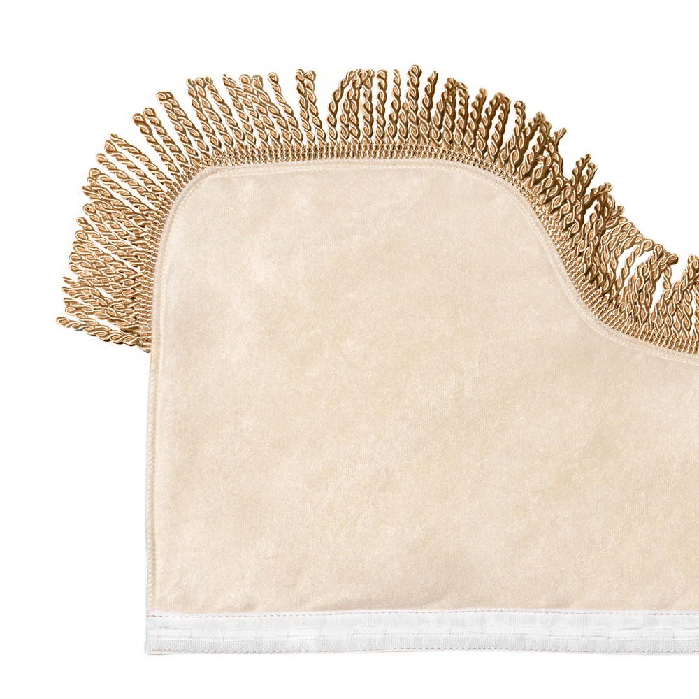 Шторы спального места с ламбрекеном и прихватами "Кисти" в кабину Volvo, Scania, MAN, DAF, Merc, Камаз, Sitrak, Shacman, Foton, FAW. Высота 1,5м, ширина одной стороны - 1,15м. Блэкаут, велюр. Бежевый цвет с бежевой бахромой и коричневыми кистями