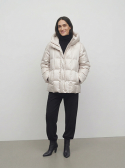 Легкая пуховая куртка