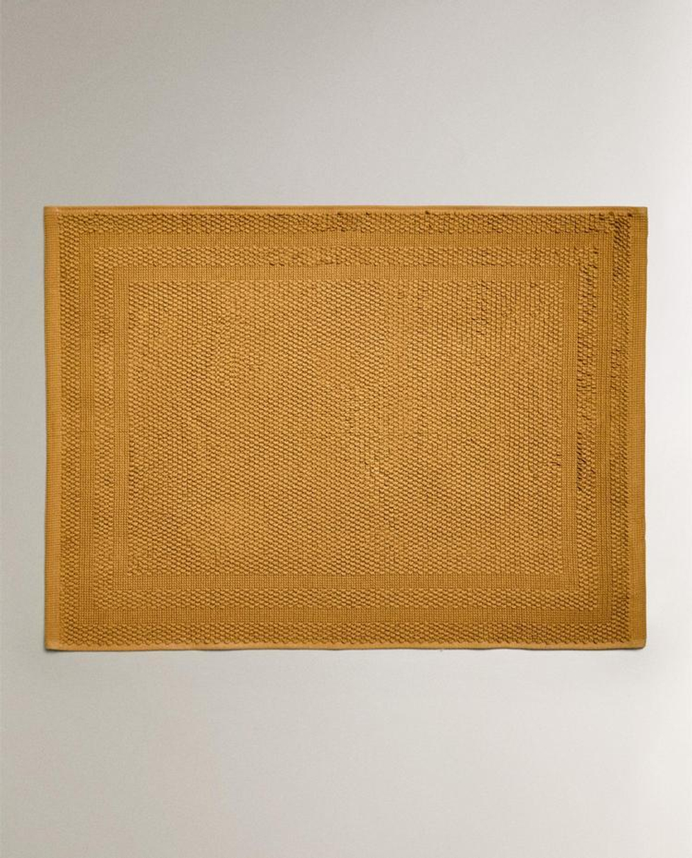 ZARA HOME КОВРИК ДЛЯ ВАННОЙ ИЗ ХЛОПКА С АНТИСКОЛЬЗЯЩЕЙ ПОВЕРХНОСТЬЮ, ГОРЧИЧНО-ЖЕЛТЫЙ