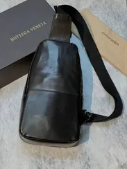 Сумка-слинг Bottega Veneta черная