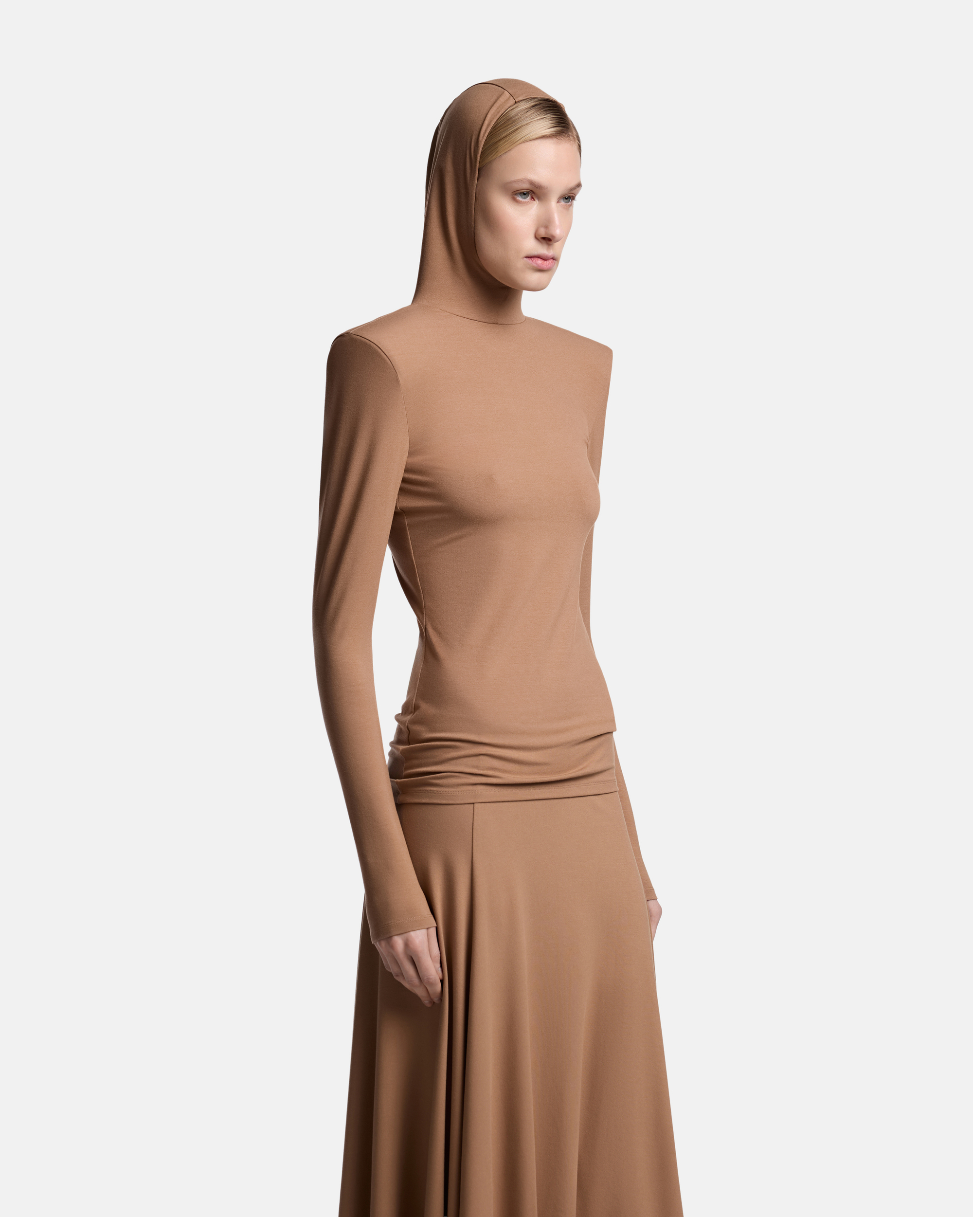 ЛОНГСЛИВ С КАПЮШОНОМ ИЗ ТРИКОТАЖА