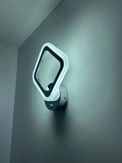 Бра с кнопкой, настенный светодиодный светильник хром, ромб, квадрат 8822/1 хром, 16 ВТ, комнатное освещение 5 кв. м.