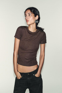 ZARA МИНИМАЛИСТИЧНАЯ ФУТБОЛКА С КОРОТКИМИ РУКАВАМИ, КОРИЧНЕВЫЙ